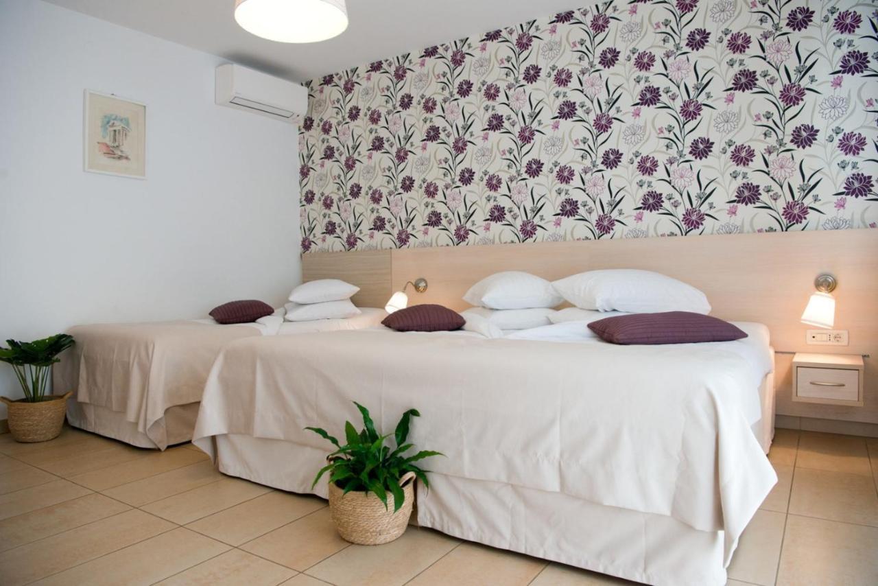 Apartments Sandra Porec Esterno foto