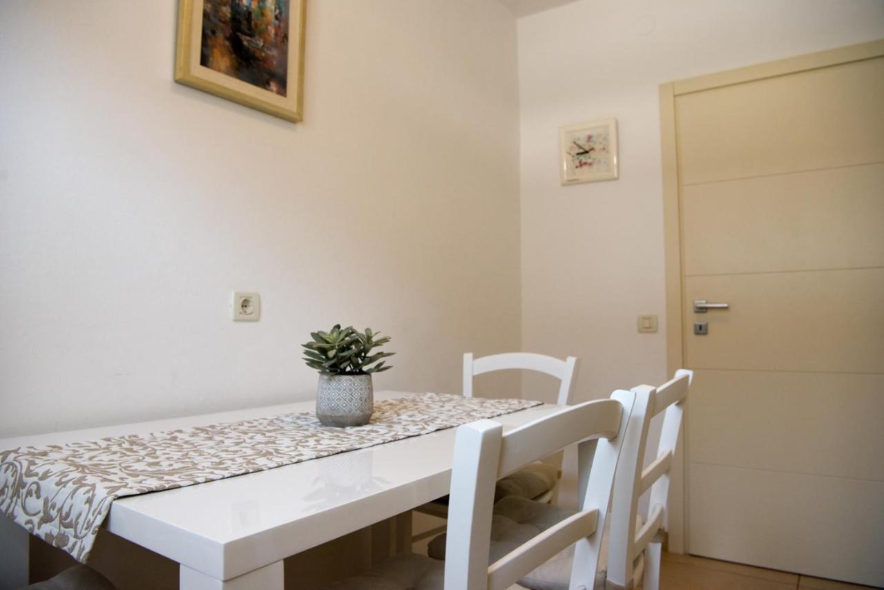 Apartments Sandra Porec Esterno foto