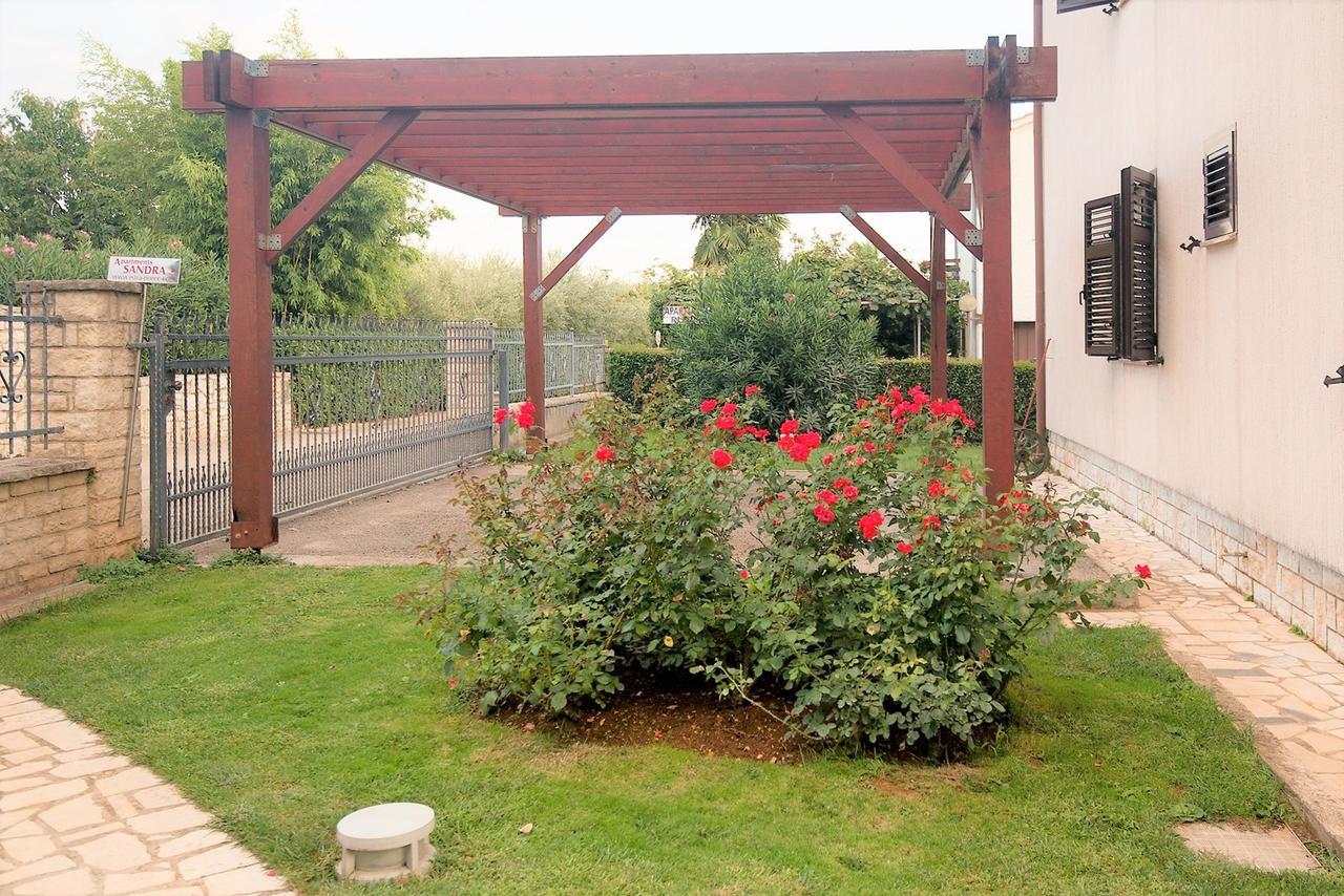 Apartments Sandra Porec Esterno foto