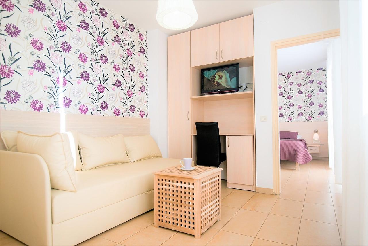 Apartments Sandra Porec Esterno foto