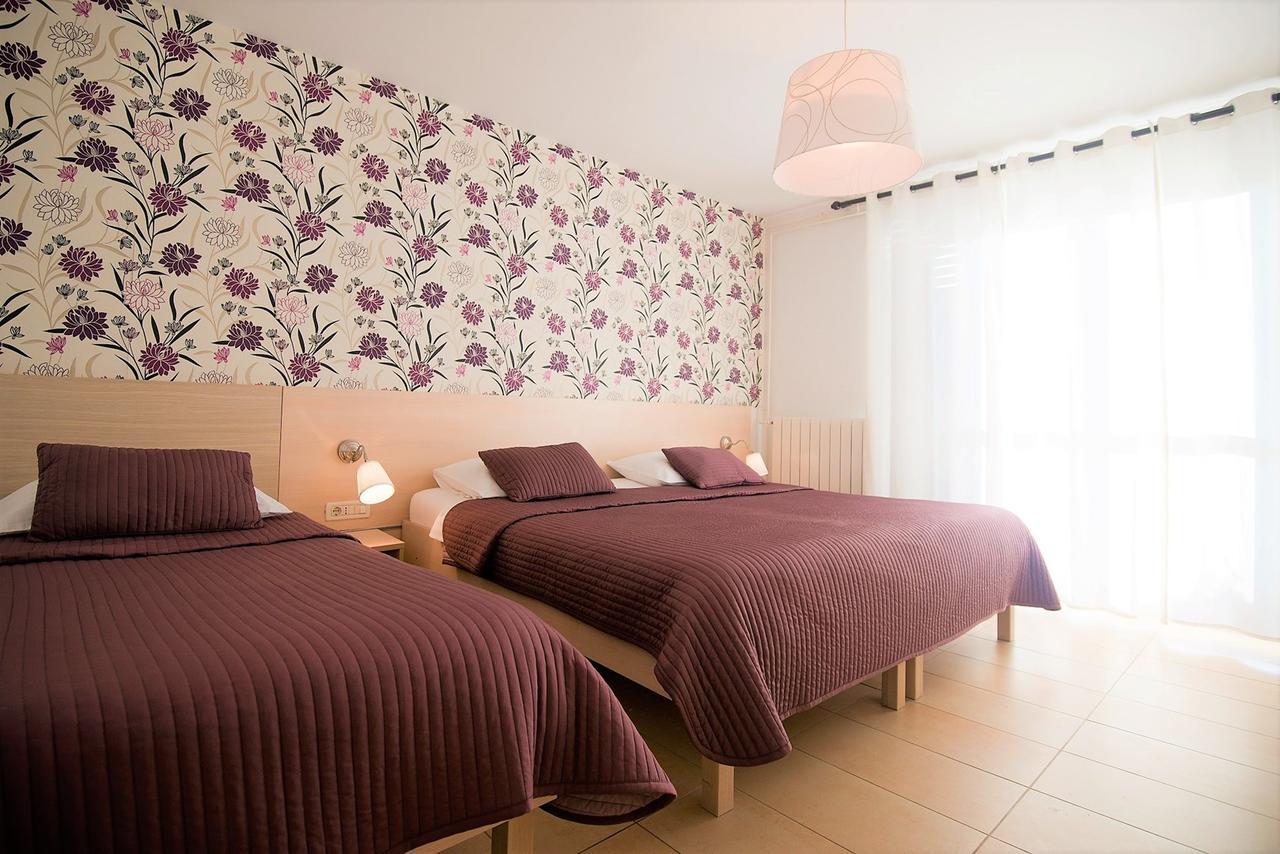 Apartments Sandra Porec Esterno foto